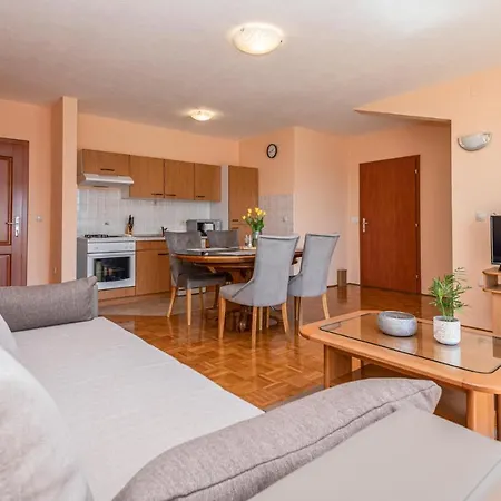 Apartment Petra Perice *