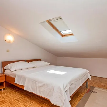 Petra Perice Apartment Makarska